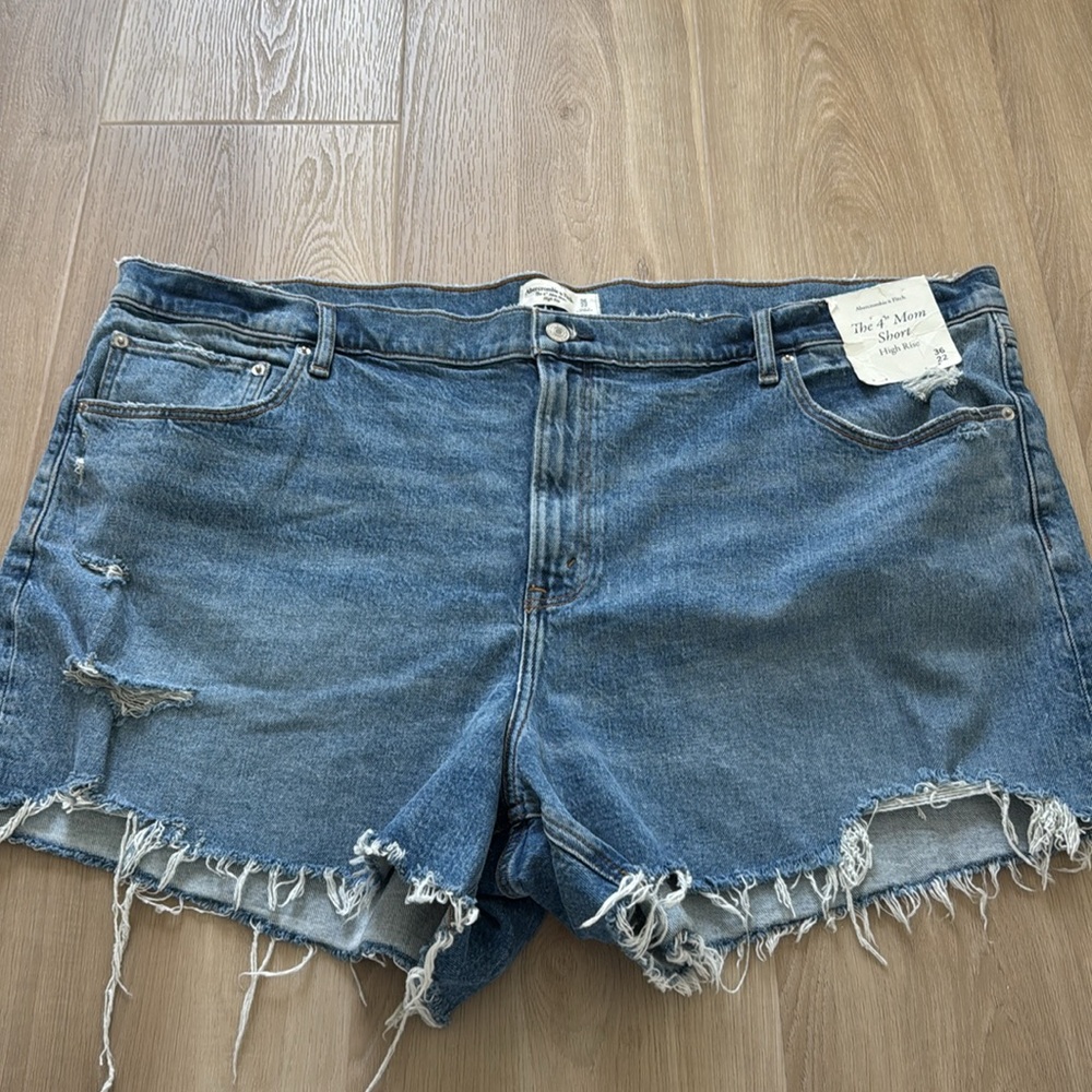 A&F - High Rise 4" Mom Short - Picture 11 of 16